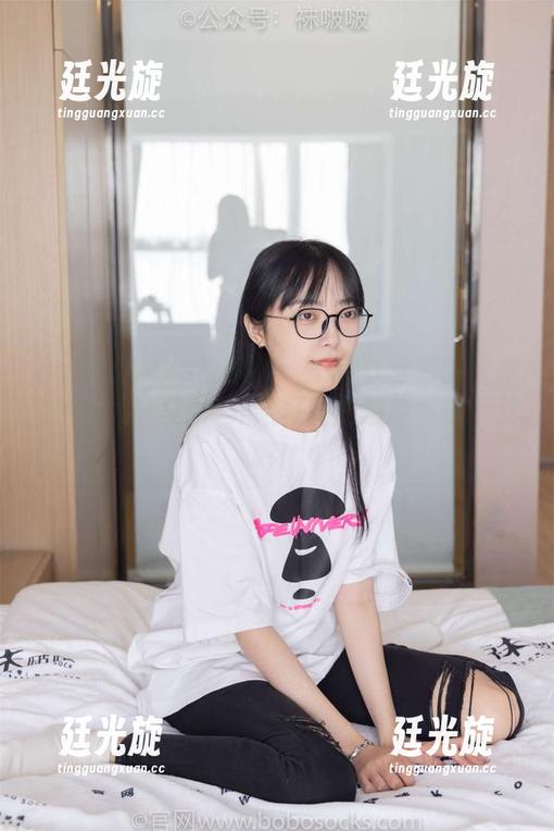 BoBoSocks袜啵啵 - 小甜豆爆棚时尚感，牛仔裤+美图=界限模糊的想象，快下载吧！