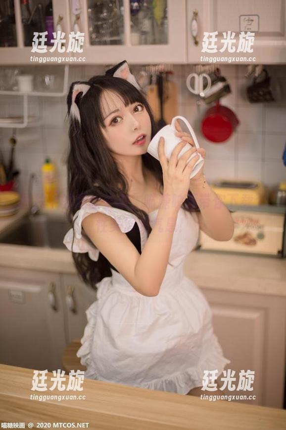 图片中的黑丝姿态，喵糖映画带你下载个性美眉的气息！