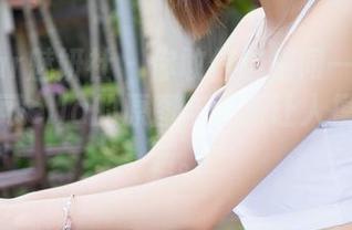 MiStar魅妍社 - 你敢信这是同一件旗袍？夏倪可ella的原图与更新让人摸不着头脑。