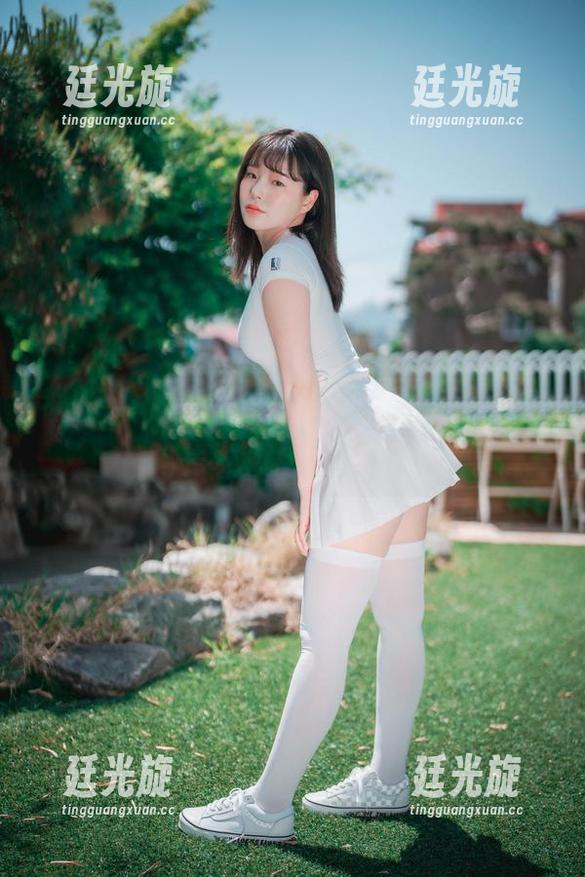 Pia(피아)的制服套图，满满的“惊奇”，这是发现了新大陆吗？