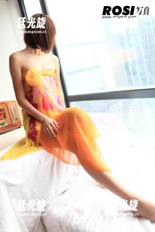 如果美图是个物种，那ROSI的白丝在线一定属于稀有品种。