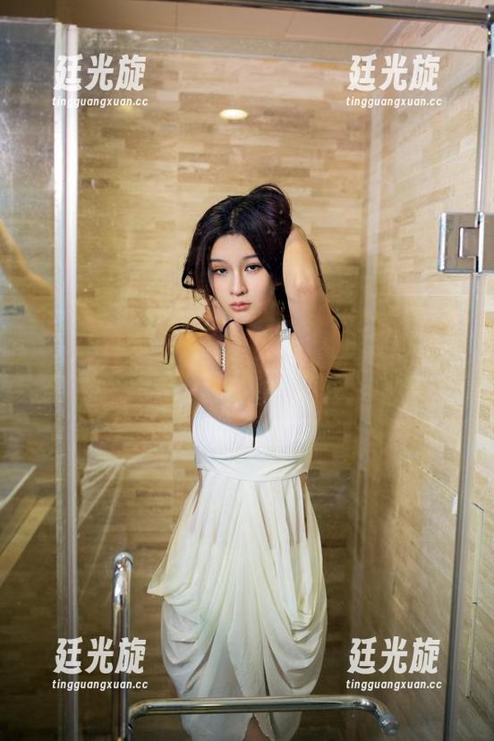 TuiGirl - 校服穿出花样，夏婉婉这波秀真得把图库都给点燃了。