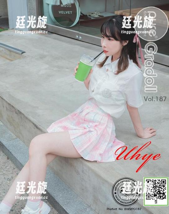 Uhye(이유혜)的图库：精选时刻，只聊美脚和巧克力蛋糕！