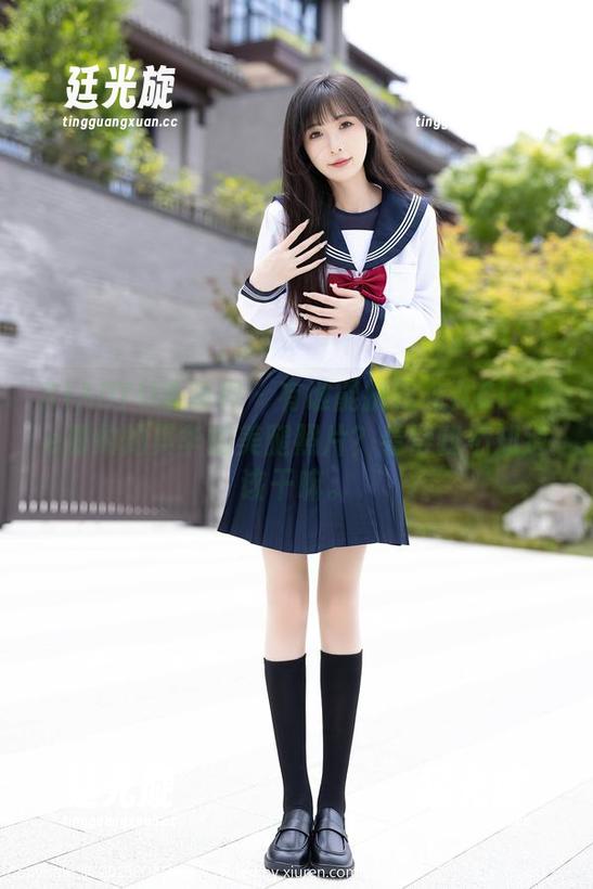 XIAOYU语画界 - 有谁能抗拒允儿Claire那灼灼其华的美腿照片？看得我不知道该干嘛。