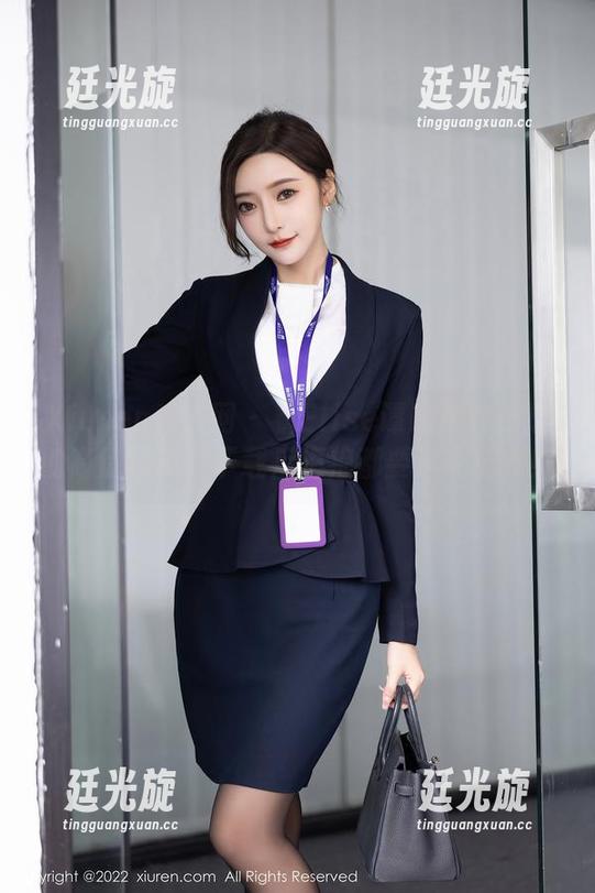 Xiuren秀人网 - 看Elise谭晓彤在海边的高清写真，下载后海浪都要退让三步！