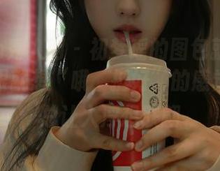 Xiuren秀人网 - 初梦瑶的图包就是那种让你一眼就想“哦，挺好”的感觉，白色总让人浮想联翩