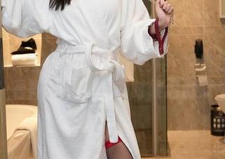 Xiuren秀人网 - 从奶芙乔乔的美足写真中，看她如何转身的时候迷倒众生！