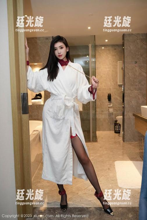 Xiuren秀人网 - 从奶芙乔乔的美足写真中，看她如何转身的时候迷倒众生！