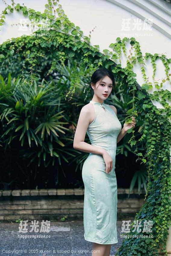 Xiuren秀人网 - 糯美子这回不怕你下载，内衣吊带一应俱全！
