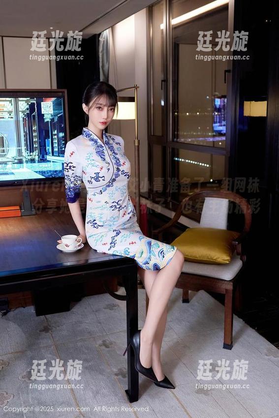 Xiuren秀人网 - 艾小青准备了一组网袜，分享她是如何让‘袜子’也有主场精彩！