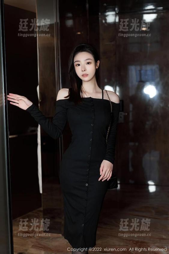 Xiuren秀人网 - 菲菲吃不胖兔女郎合集：就这兔耳朵的架势，瞬间开启撩人模式。