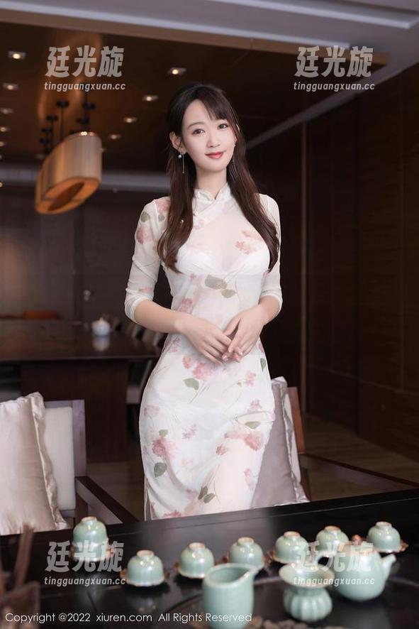 Xiuren秀人网-趁热拿铁latte Xiuren秀人网 - 如果豹纹有声音,趁热拿铁latte的美图一定在低语。