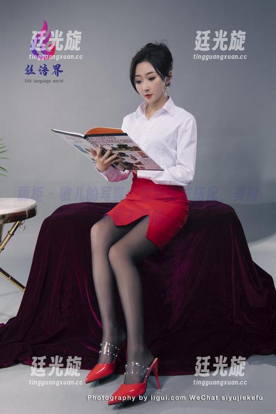 丽柜 - 敏儿的写真：定制丝袜搭配，美得不要不要的。