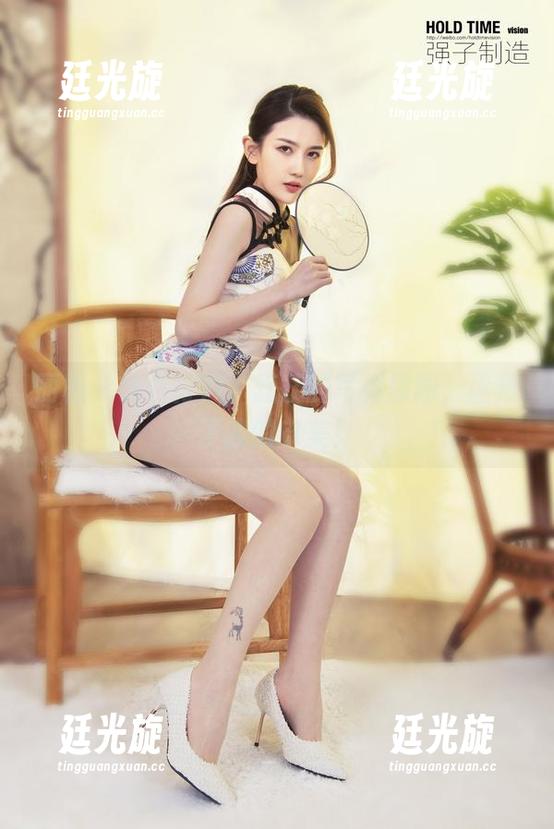 丽柜 - 纯白打底，蕊蕊的写真原图，拯救了我的审美！