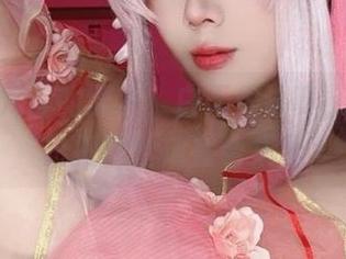 有个叫九言的朋友，白天很认真，夜晚却总把黑丝放在合集里