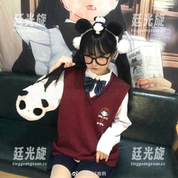 感觉佳佳好难啊图里的套装总是看一眼再一眼，彼此的频率似乎特别搭！