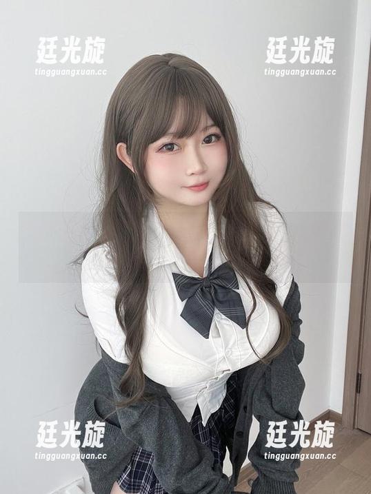 妹妹自拍大集合，依依超级懒的cos神操作让你惊呆！