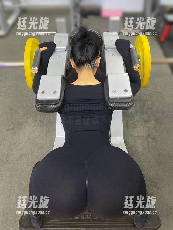 微密圈 - 俏妞qiaoniu66的瑜伽裤图集：这腿，会不会让你下载失败呀？