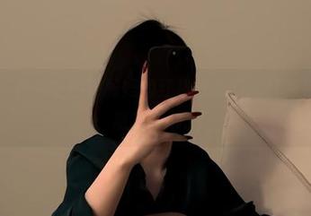 微密圈 - 在保守的二舅妈的红裙作品里，福利和视觉的魔力交融。