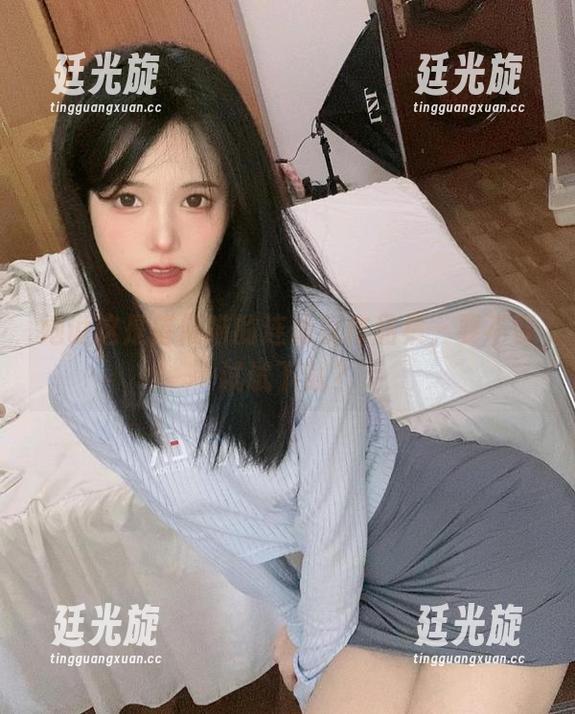她说这是倦倦喵的连体衣作品集，要不要试试下载？