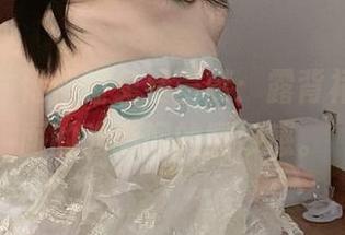 这一刻，倦倦喵免费呈献：露背裙作品后面的光影间的微妙感。