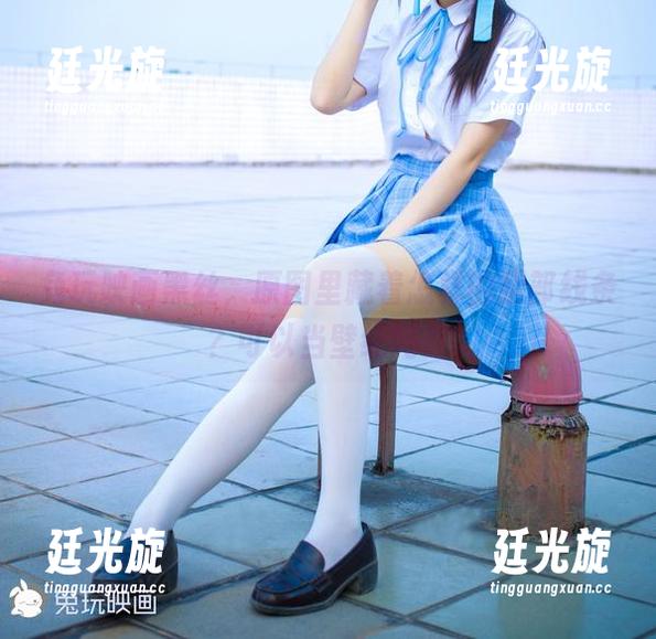 兔玩映画黑丝，原图里藏着怎样的腿部线条？可以当壁纸吗？