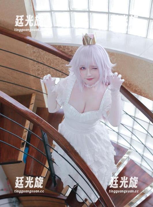 千夜未来的私拍图集——蒂法泳衣，快来看看这件泳衣的灵魂演绎！