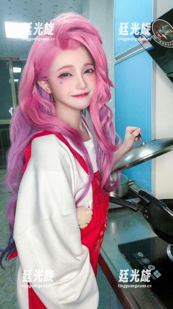 修道女系列：千夜未来的独特分享，禁忌好奇心满分！