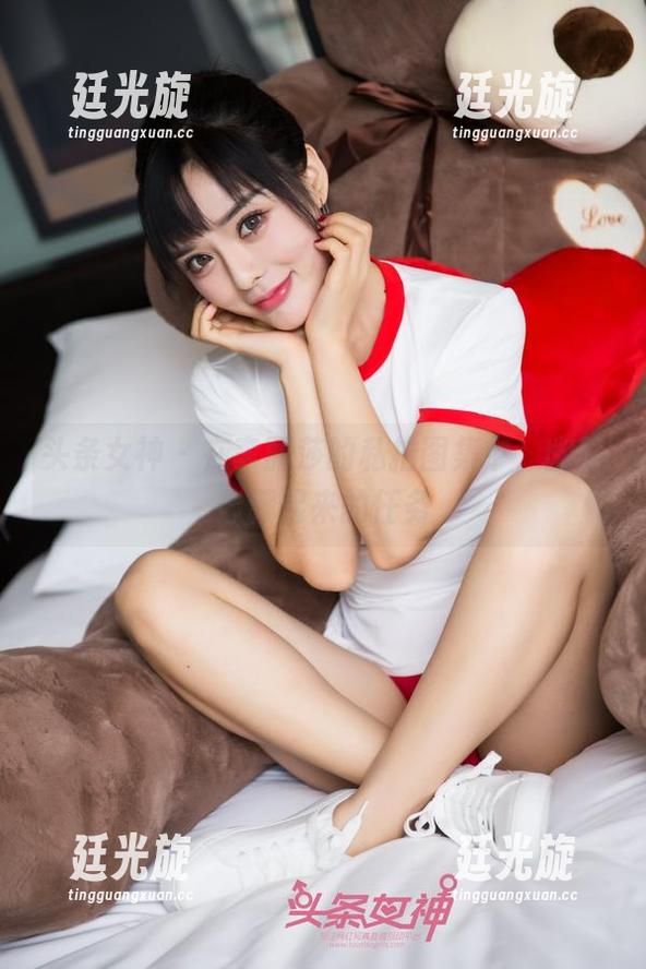 头条女神 - 在李丽莎的私拍图集中，幽梦像藏起来的任务