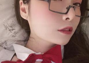 小泉学姐吖的不拘一格：原图展现风纪委员的新宠！