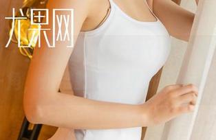 尤果网 - 当心儿化身天台女神，高清作品里的一角，仿佛就在心里开了个小窗户。