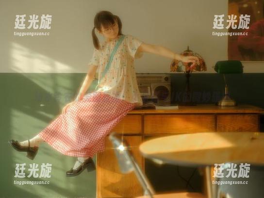 幼水铃衣的美图直播：小蛋糕与JK的微妙碰撞