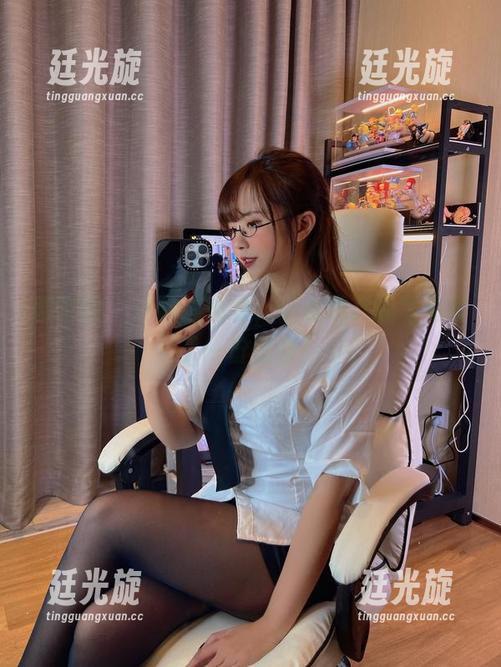 微密圈 - 这件连体衣，让张思允的写真多了一份俏皮！
