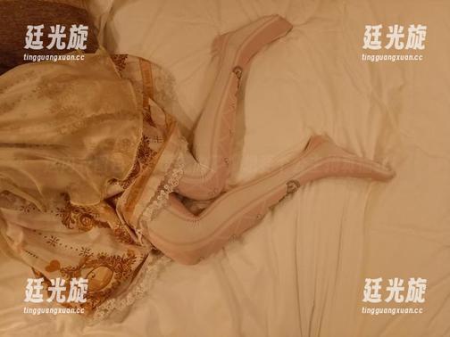 这内衣图包太有诱惑力了，想要个公主抱真懂我！