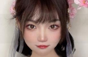 戚顾儿的护士写真，没想到比白大褂还养眼的原图来了。