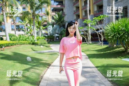 推女郎 - 惊呆了！杨伊最新写真里的套装到底从哪里冒出来的？