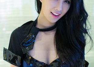 推女郎 - 王依萌的油亮写真阅读指南，别让你的眼睛打滑哦！