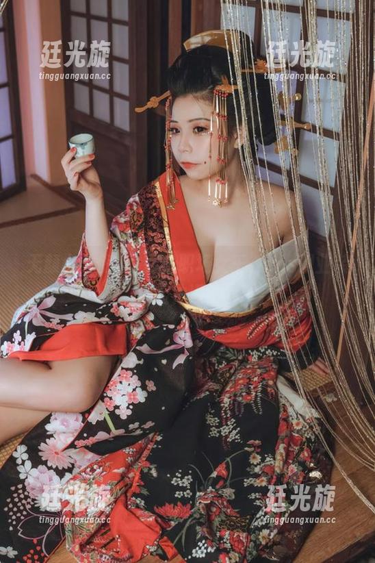 无颜小天使wy变身职场女王，cos职业装显神通？