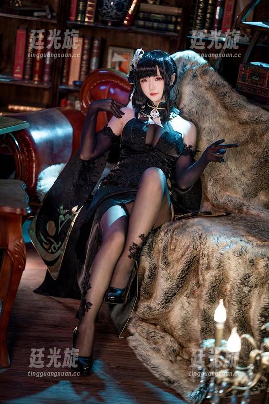 星之迟迟私房里的好奇心，美图与丝袜的狂欢