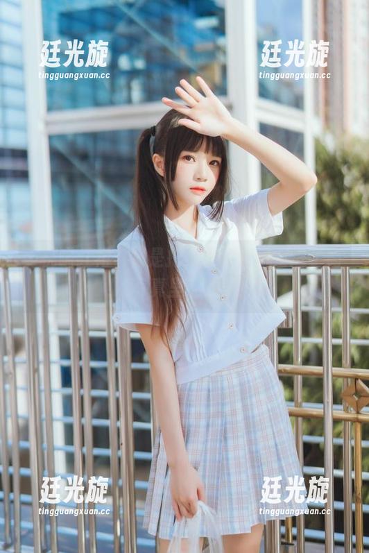 桜桃喵红裙，像是把夏天的清风塞进了高清写真里，绝了！