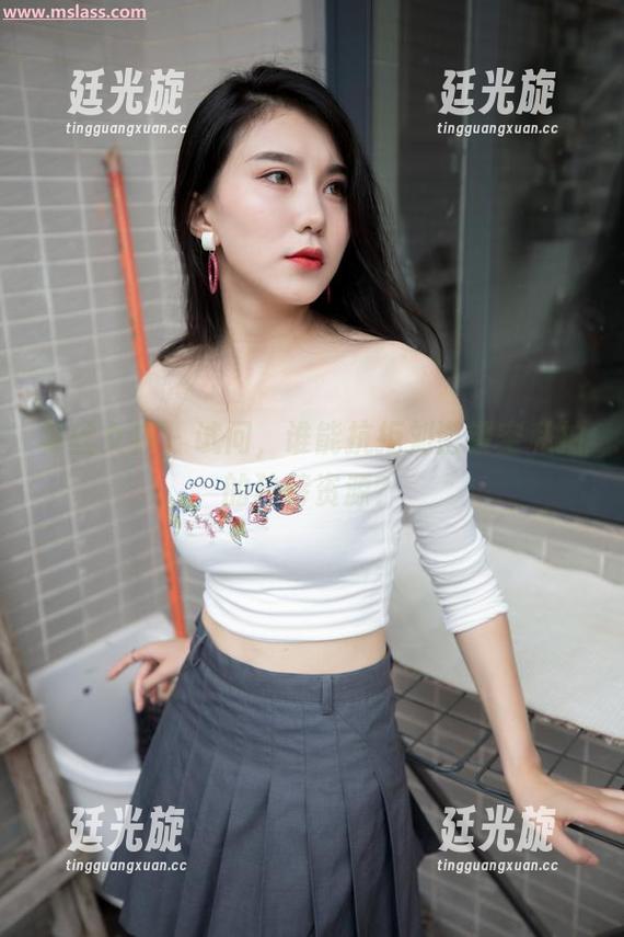 梦丝女神 - 试问，谁能抗拒刘诺镂空私拍的独特资源？