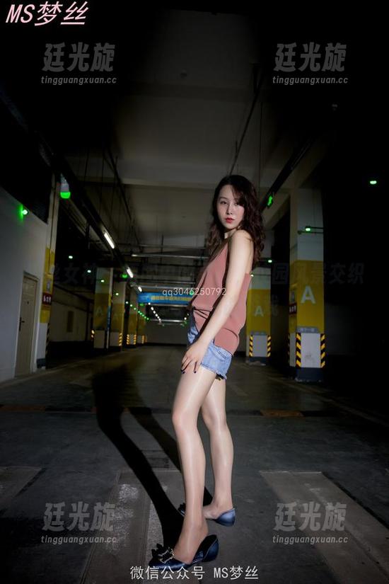 梦丝女神-灵唯 梦丝女神 - 原图中的灵唯,校园风景交织着遗忘与发现的游戏