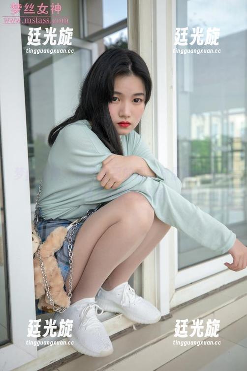 梦丝女神 - 精选雪馨的黑丝袜原图，看JK裙下的微妙气息