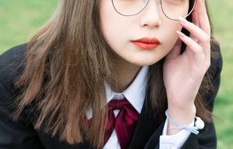 梨瑾瑾的黑长服户外照片合集，你要不要看看？