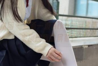 森萝财团 - 更新一波Aika制服写真，谁来擦擦我的屏幕？