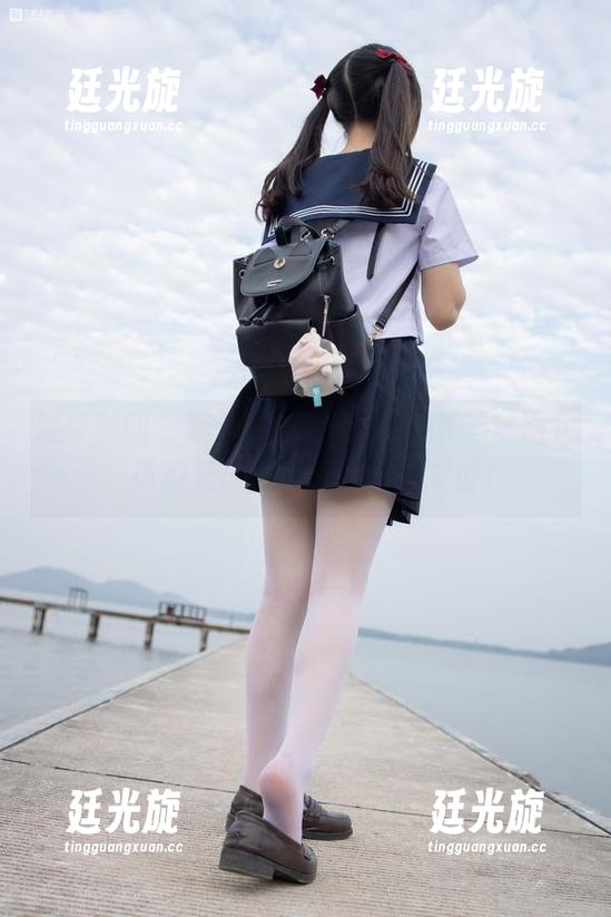森萝财团 - 精选分享：小七的JK学妹图包，真相是…她永远在打理发型！