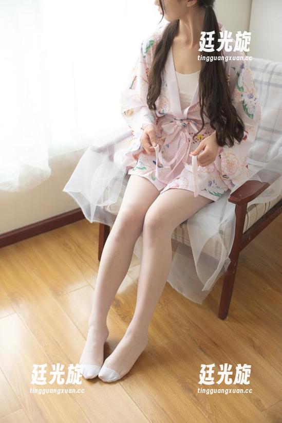 森萝财团出品：黑丝女仆写真，谁能抗拒这道美味？