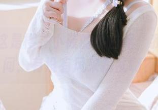 哈哈，这是樱井小莜的小白裙，我突然想问：有没有风来捣乱啊？
