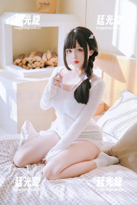 樱井小莜 哈哈,这是樱井小莜的小白裙,我突然想问:有没有风来捣乱啊?