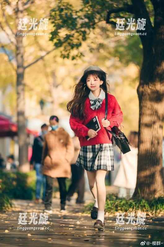 看，那些在樱群的制服里放飞的幻想…分享一下吧